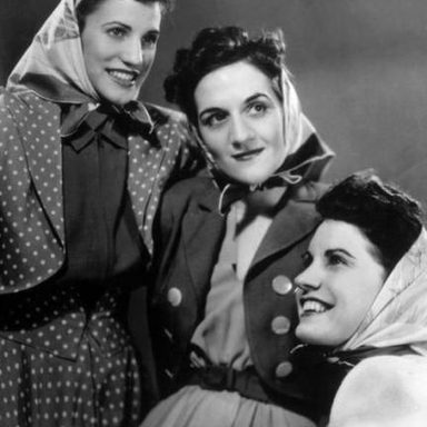 The Andrews Sisters photo 11