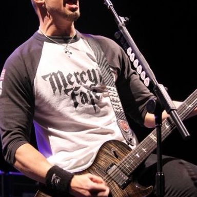 Tremonti photo 9