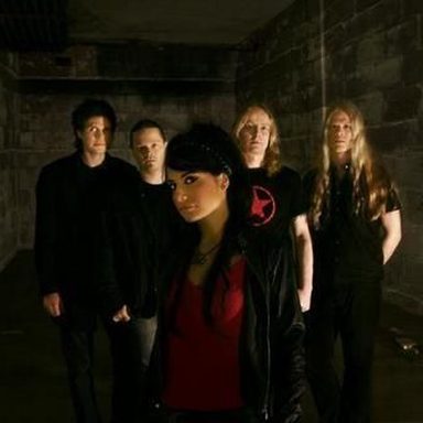 Tristania photo 15