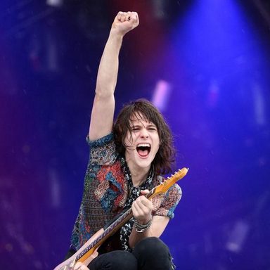 Tyler Bryant & Shakedown