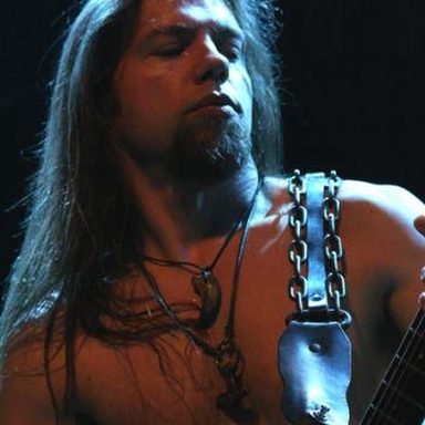 TÝR