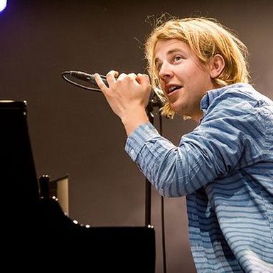 Tom Odell photo 13