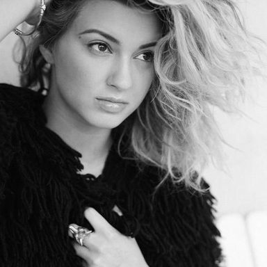 Tori Kelly photo 28