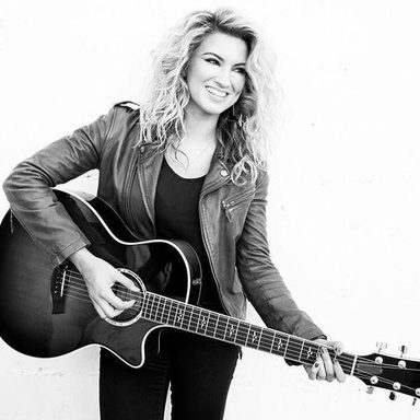 Tori Kelly photo 36