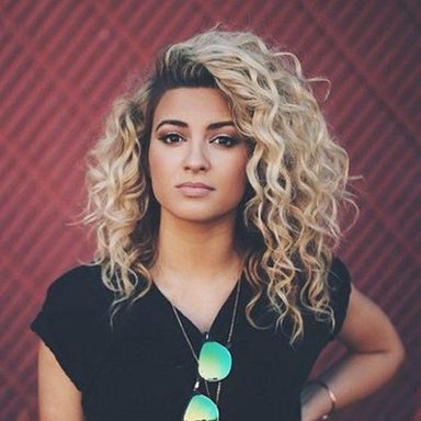 Tori Kelly photo 40