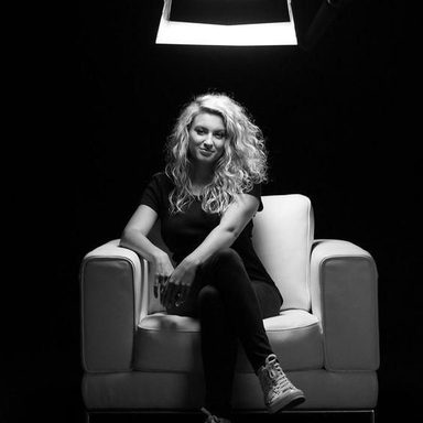 Tori Kelly photo 38