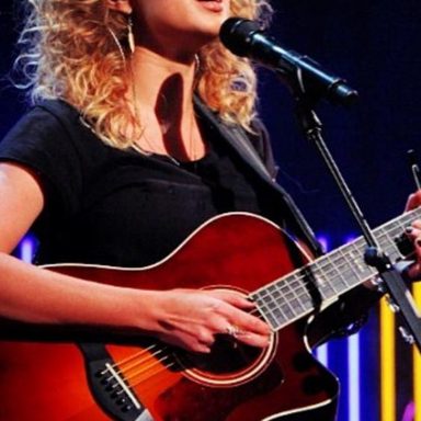 Tori Kelly photo 12
