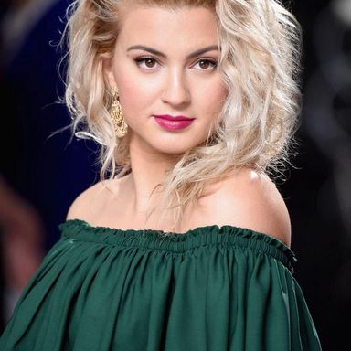 Tori Kelly photo 22