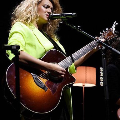 Tori Kelly photo 23
