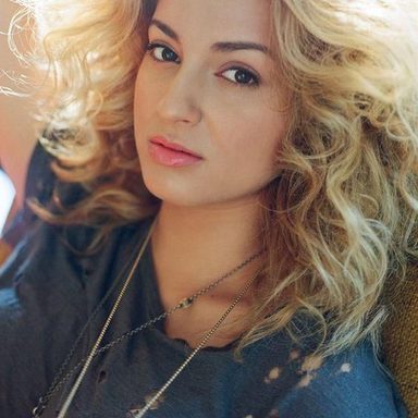 Tori Kelly photo 13