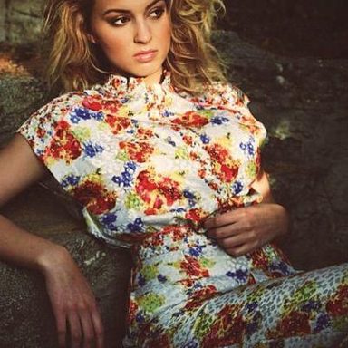 Tori Kelly photo 37