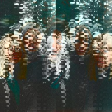 VIOLET (It's Violet)