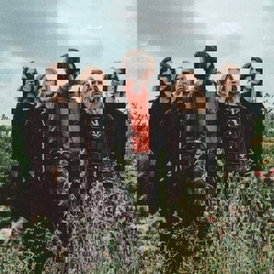 VIOLET (It's Violet)