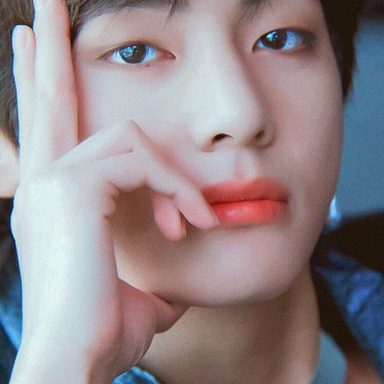 V (BTS) photo 39