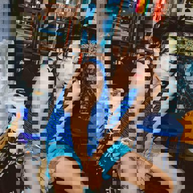 Snow Flower (feat. Peakboy)