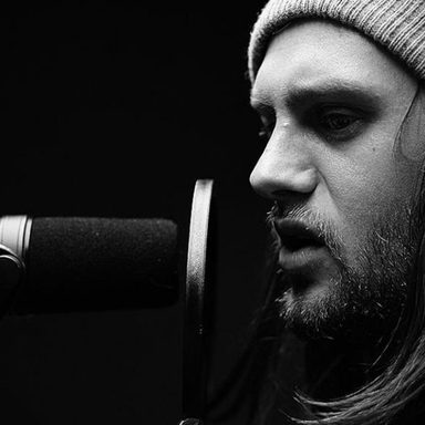 While She Sleeps photo 34