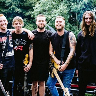 While She Sleeps photo 10